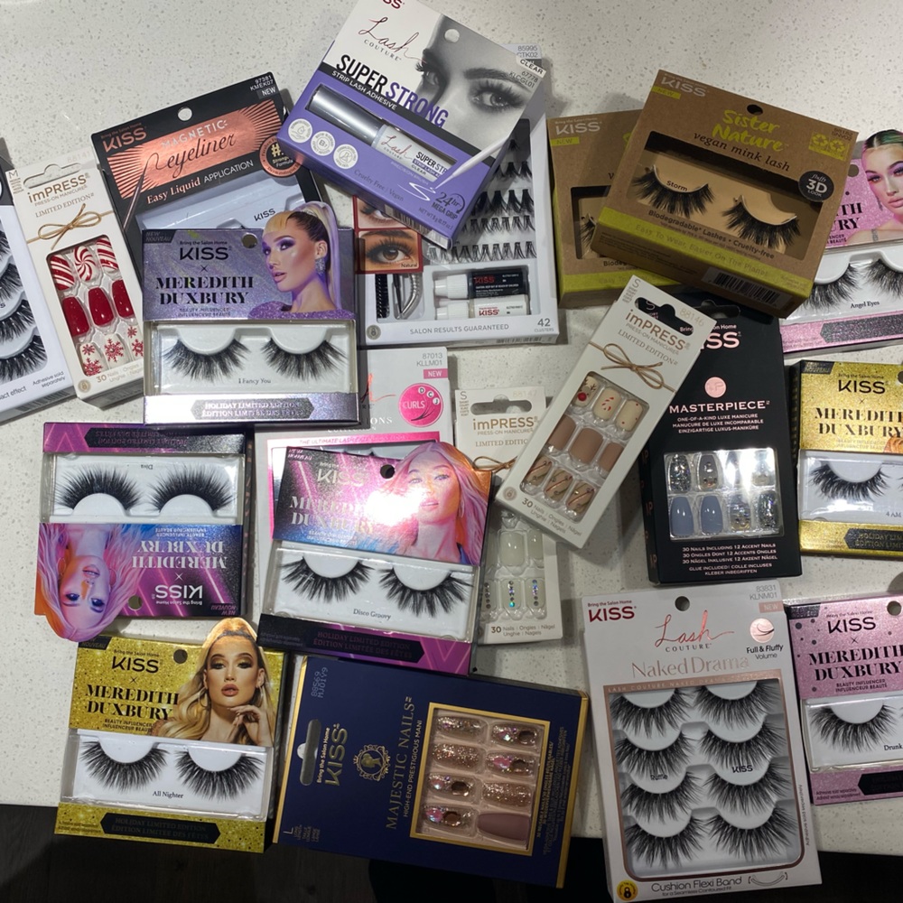 20 miscellaneous items from Kiss